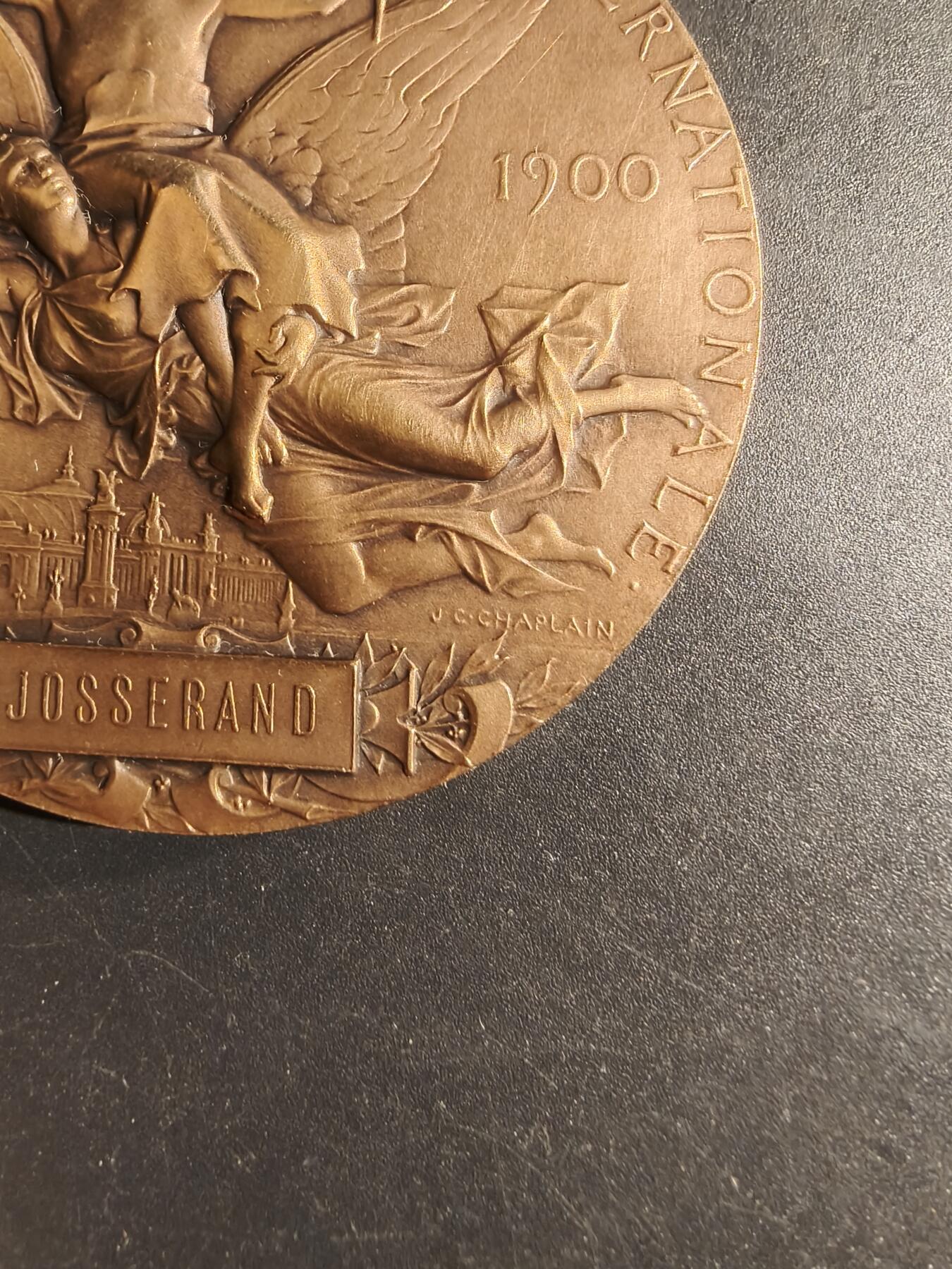 老王徽章第169期 法国1900世博会大铜章     大师夏普兰版本     直径64mm.    重量104.4g