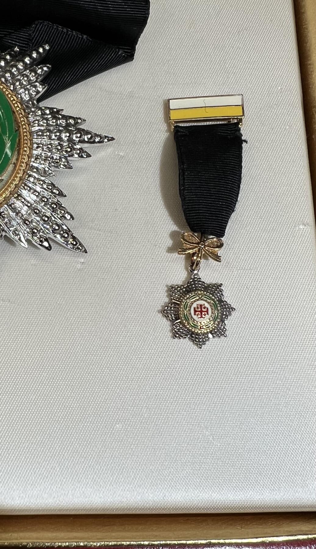 大猫徽章拍卖 第284期 大军官级圣墓骑士团星芒    带原盒，迷你章，勋略以及授勋者整套流程文件等   资料很多很少见的一套