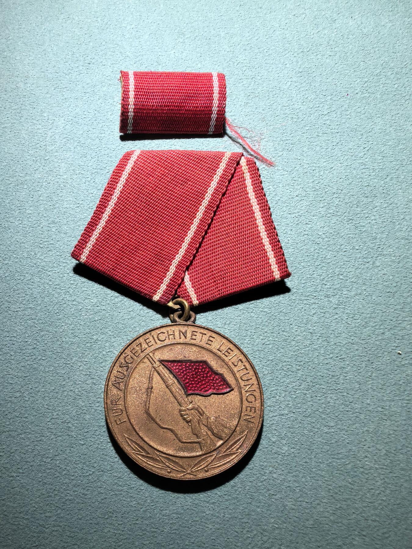 盛世勋华——号角文化勋章邮票专场拍卖第293期 东德工人阶级战斗队杰出服务奖章 带略