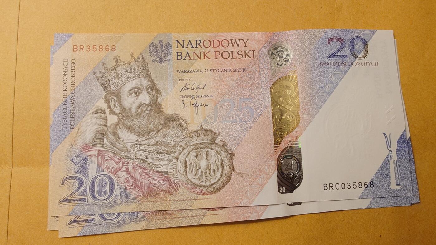 世界钱币～微拍第220期暨2025年第60期  最新货品（群里先挑剩）选购 2025年波兰20兹罗提纪念钞（带原装册）全新绝品无47尾号5868