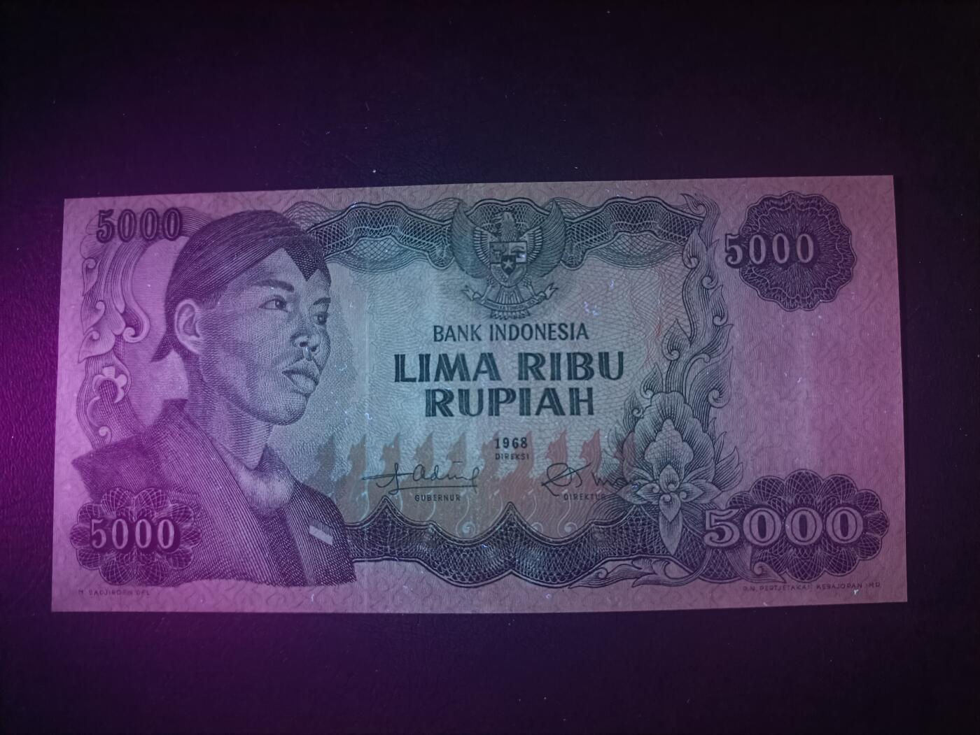 2025十二月第三期，总208期 印度尼西亚1968版5000卢比AUNC无47，民族英雄苏蒂尔曼和工厂，少见次高面值