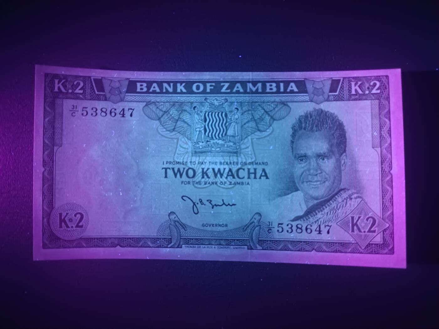 2025十二月第三期，总208期 赞比亚1968版2克瓦查UNC-，呲牙乐版本的卡翁达总统和工厂，稀有早期品种