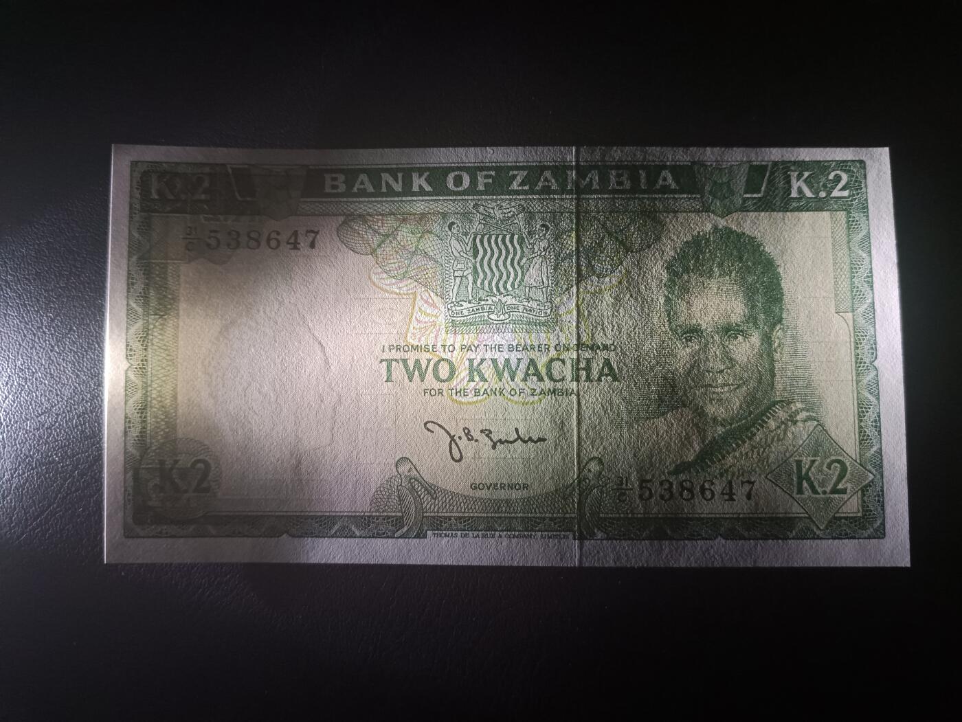2025十二月第三期，总208期 赞比亚1968版2克瓦查UNC-，呲牙乐版本的卡翁达总统和工厂，稀有早期品种