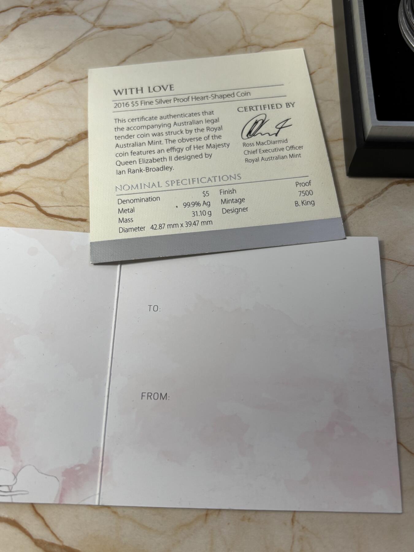 第184期拍卖 澳大利亚2016年真心相爱心形彩色精制纪念银币，999银银价431，31.135克，发行7500枚，盒子里没有内衬，没有外纸套，