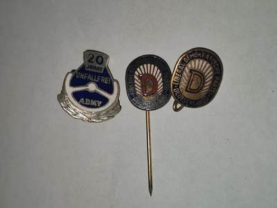 韵星假日拍卖第三十二期 -- Rimey Holidays Auction 32 - 民主德国ADMV成立二十周年纪念章与民主德国统一社会党党徽插针一组