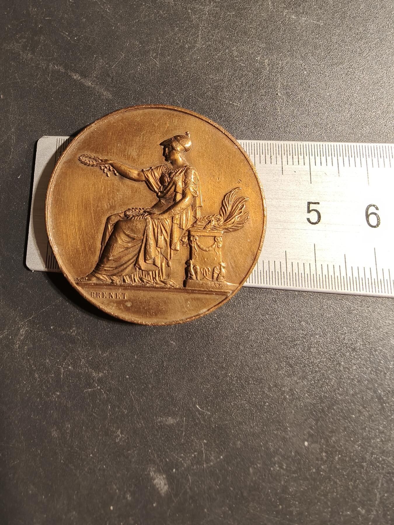 老王徽章第169期 法国1894年艺术竞赛大铜章     坐姿玛丽安娜     直径42mm.    重量34.3g