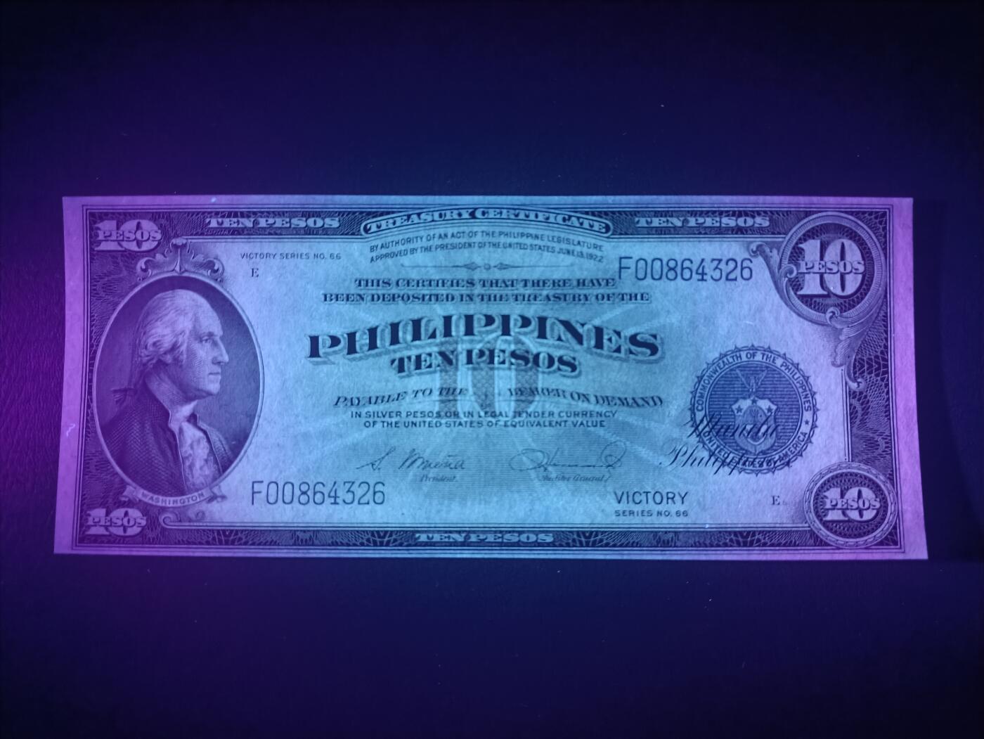 2025十二月第三期，总208期 菲律宾国民银行1944版10比索UNC-，菲律宾光复后在旧有钞票上加盖“胜利”字样，华盛顿侧像，浓厚的美国钞票风格，中高面值印刷较为稀有