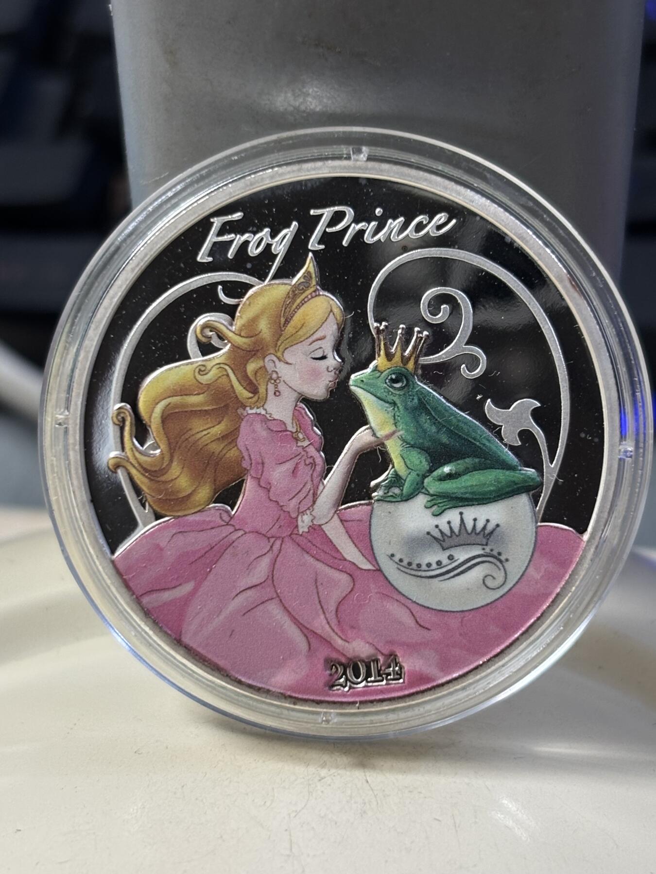 第184期拍卖 贝宁2014童话故事格林童话青蛙王子1盎司彩色银币，有瑕疵，999银银价431，发行575枚