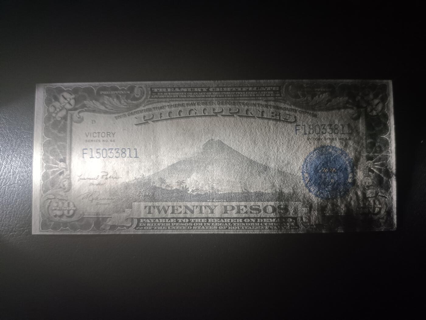 2025十二月第三期，总208期 菲律宾国民银行1949版20比索流通好品XF，菲律宾独立后在旧有胜利系列钞票上加盖“中央银行”字样，马荣火山，浓厚的美国钞票风格，中高面值印刷较为稀有