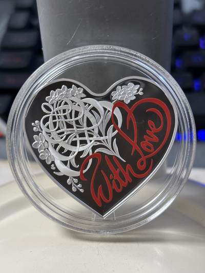 第184期拍卖 - 澳大利亚2016年真心相爱心形彩色精制纪念银币，999银银价431，31.135克，发行7500枚，盒子里没有内衬，没有外纸套，