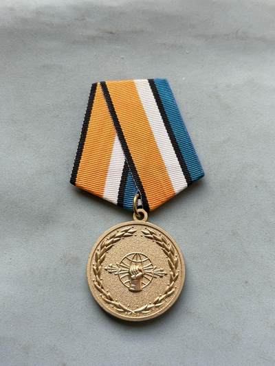 盛世勋华——号角文化勋章邮票专场拍卖第294期 - 俄罗斯联邦国防部颁发的“无线电电子战部队服役奖章”，专门表彰在无线电电子战部队服役期间表现优异的人员，该兵种负责电子侦察、干扰、防御等作战任务，是现代信息化战争的关键力量之一。