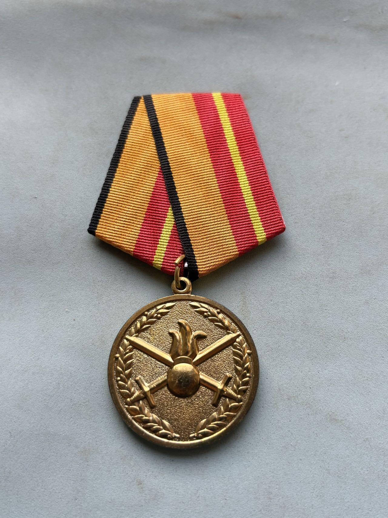 盛世勋华——号角文化勋章邮票专场拍卖第294期 俄罗斯联邦国防部“陆军优秀服役奖章”，作为陆军内部的专项荣誉，用于激励地面部队人员的职业贡献，体现陆军体系的专属表彰体系。