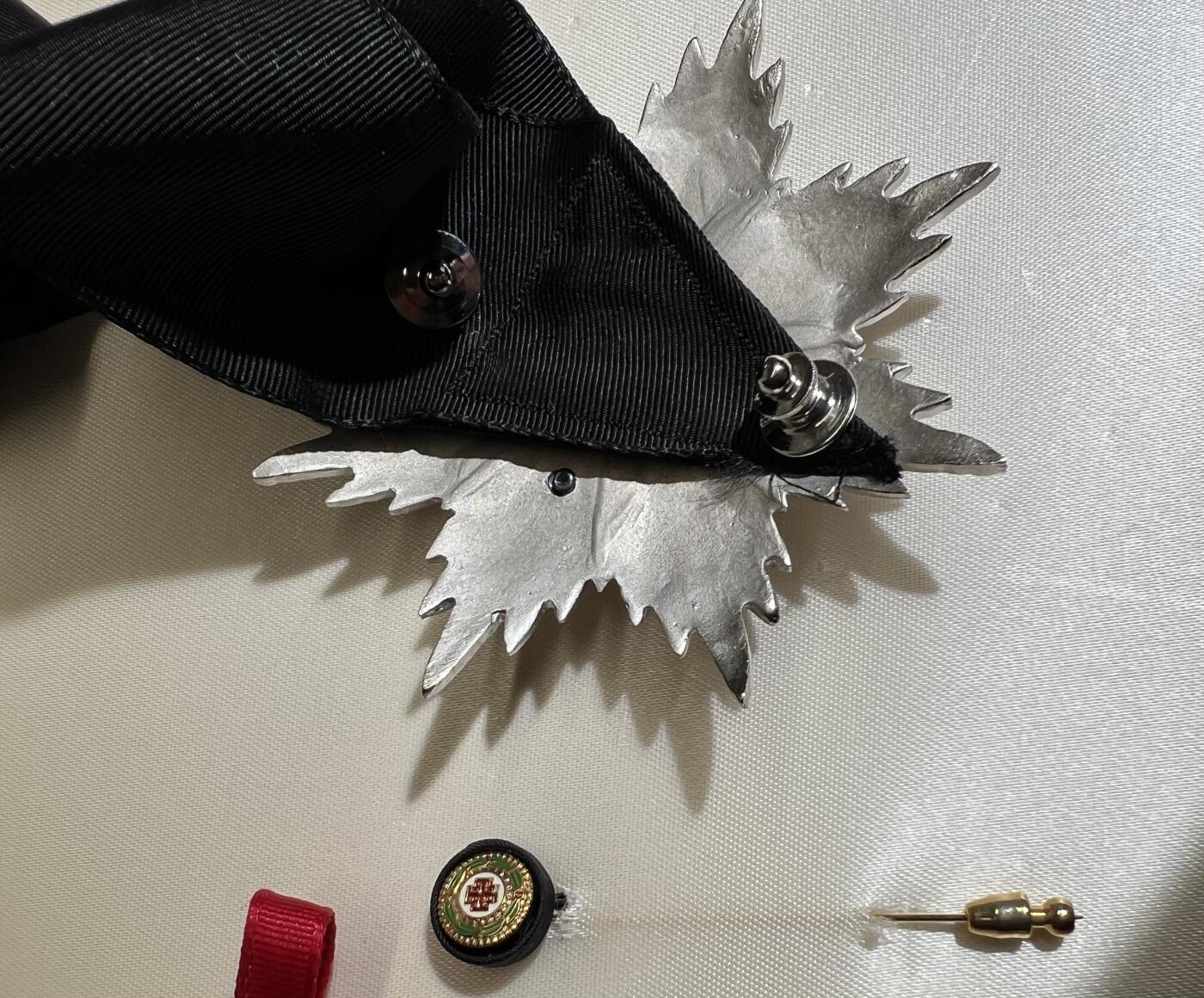 大猫徽章拍卖 第284期 大军官级圣墓骑士团星芒    带原盒，迷你章，勋略以及授勋者整套流程文件等   资料很多很少见的一套