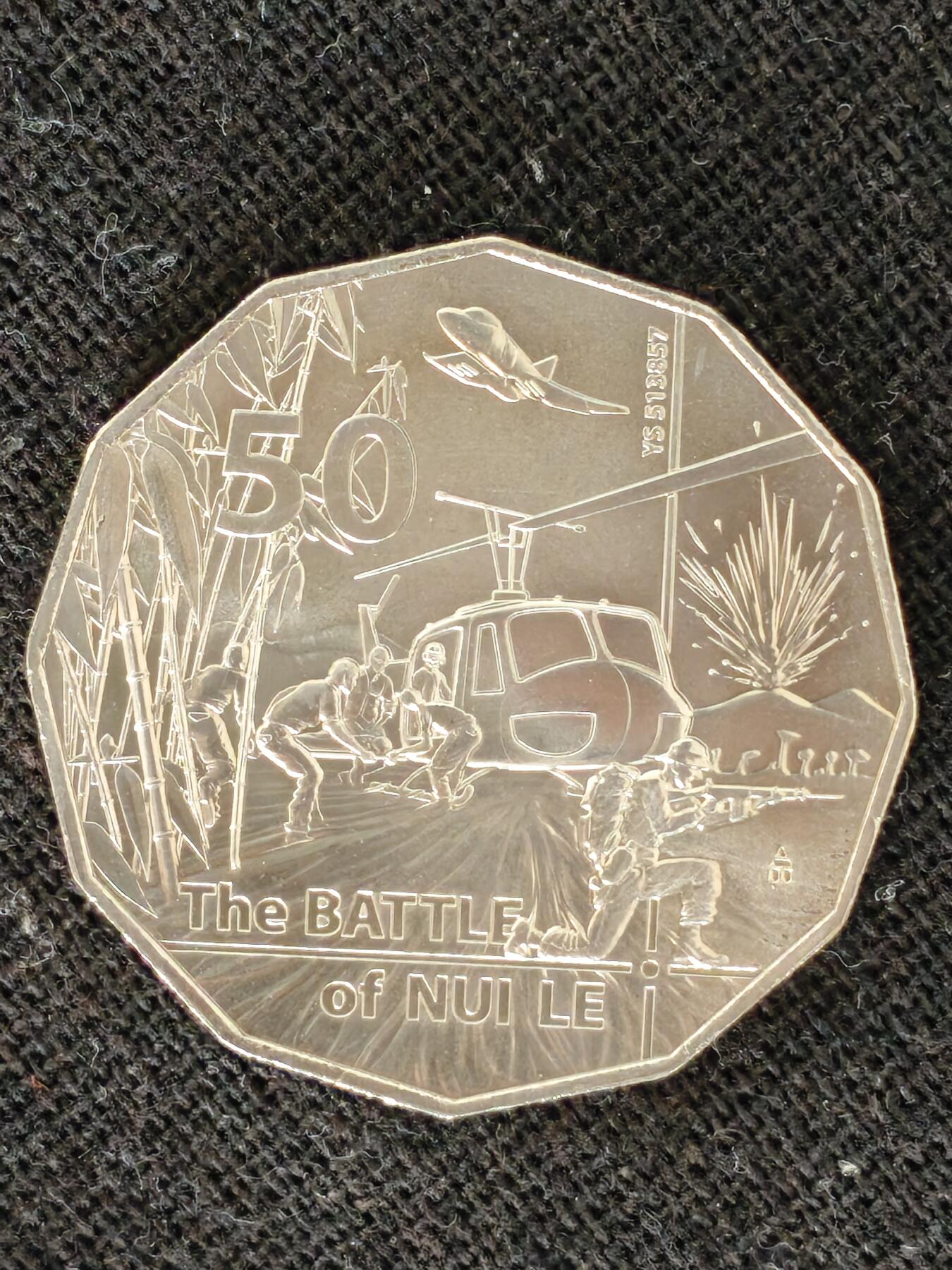 刘世昌艺术品销售中心～虎踞龙蟠*金杨在线联拍群第511期 澳大利亚2021年“越战之努伊勒战役”50周年纪念币及卡册1枚，品相如图。