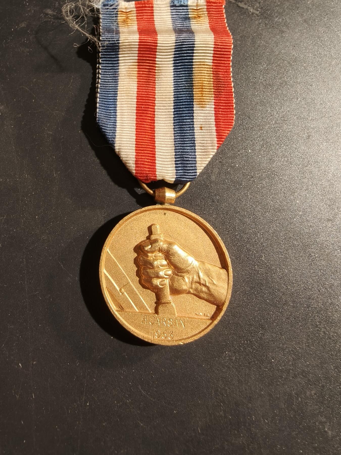 老王徽章第169期 法国金级铁路服务奖章     1953年实发