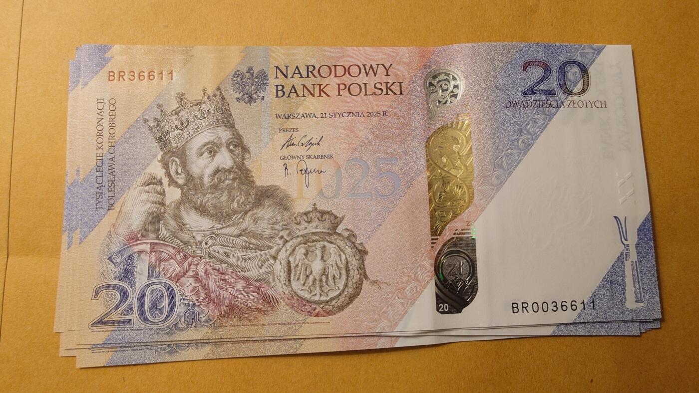 世界钱币～微拍第220期暨2025年第60期  最新货品（群里先挑剩）选购 2025年波兰20兹罗提纪念钞（带原装册）全新绝品无47尾号6611