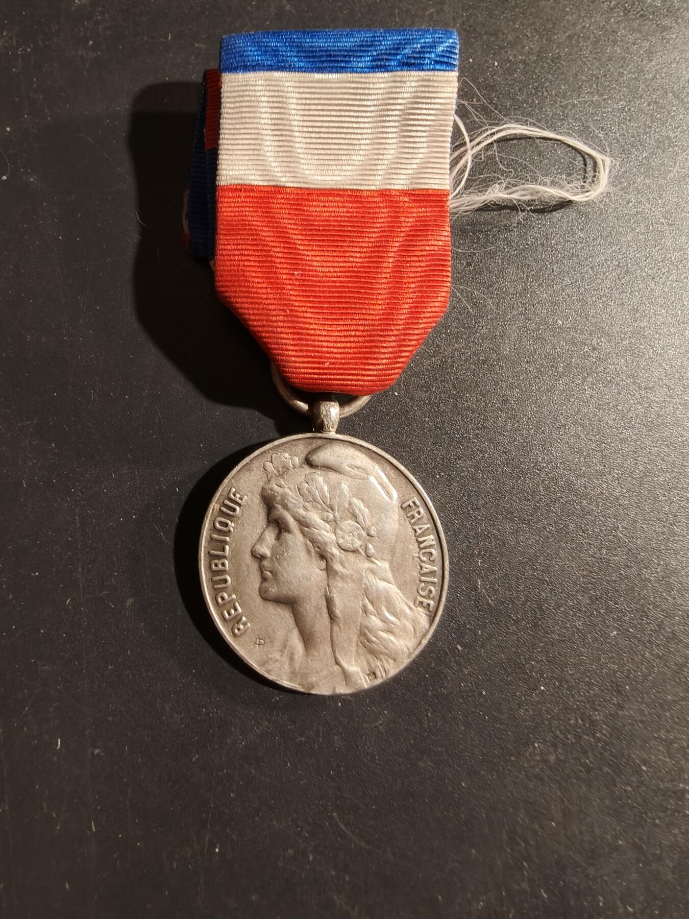 老王徽章第169期 法国银级商务部劳动荣誉奖章     1961年实发版