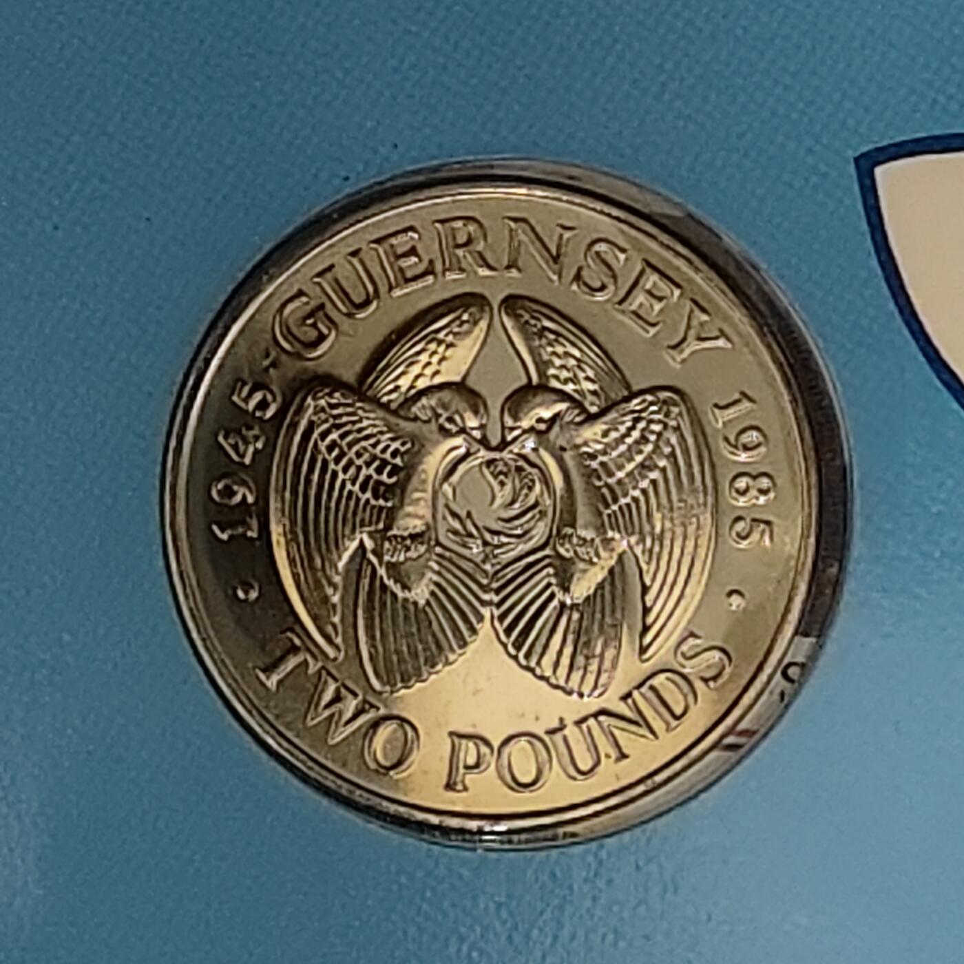 【全场包邮】纯粹捡漏拍485场（免费代拍第22场） 根西1985年2镑解放40周年官方卡装克朗型纪念币