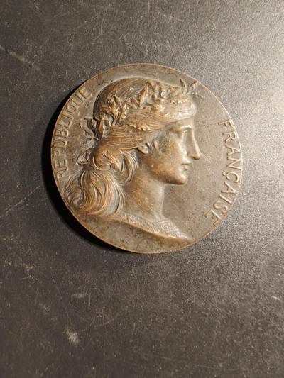 老王徽章第169期 - 法国国家教育委员会大铜章     花环玛丽安娜     直径50mm.    重量60.8g