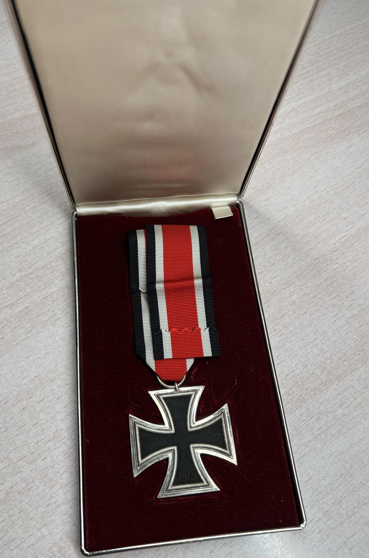 大猫徽章拍卖 第284期 珍爱和平 德国二铁 27厂 后配盒 原漆状态 有清洗