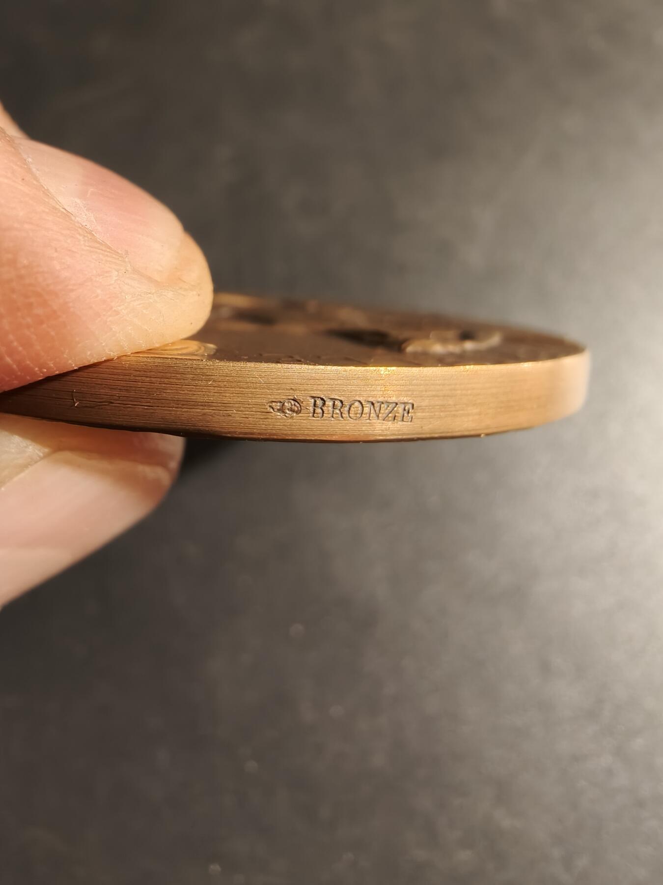 老王徽章第169期 法国1900世博会大铜章     大师夏普兰版本     直径64mm.    重量104.4g