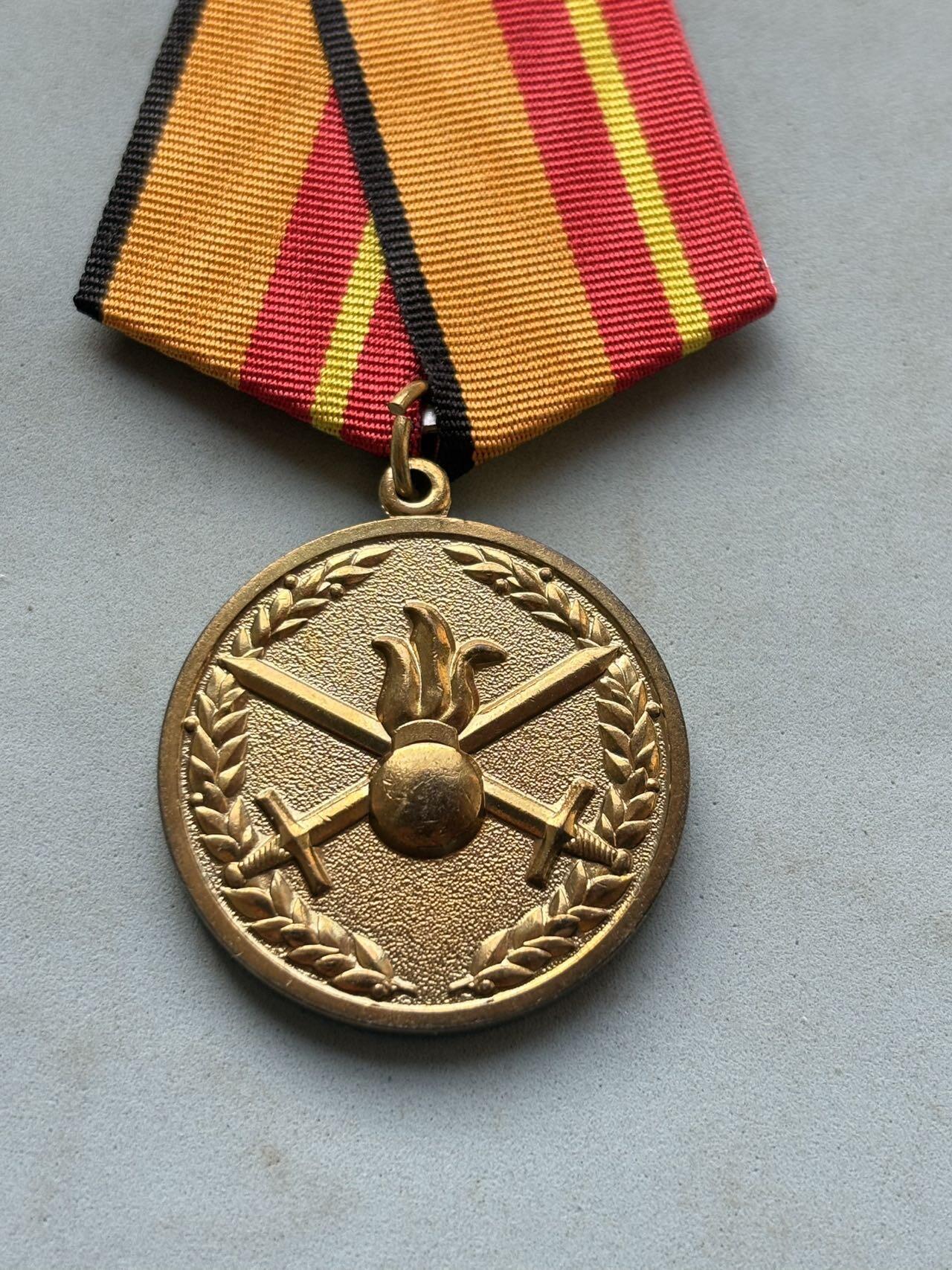 盛世勋华——号角文化勋章邮票专场拍卖第294期 俄罗斯联邦国防部“陆军优秀服役奖章”，作为陆军内部的专项荣誉，用于激励地面部队人员的职业贡献，体现陆军体系的专属表彰体系。