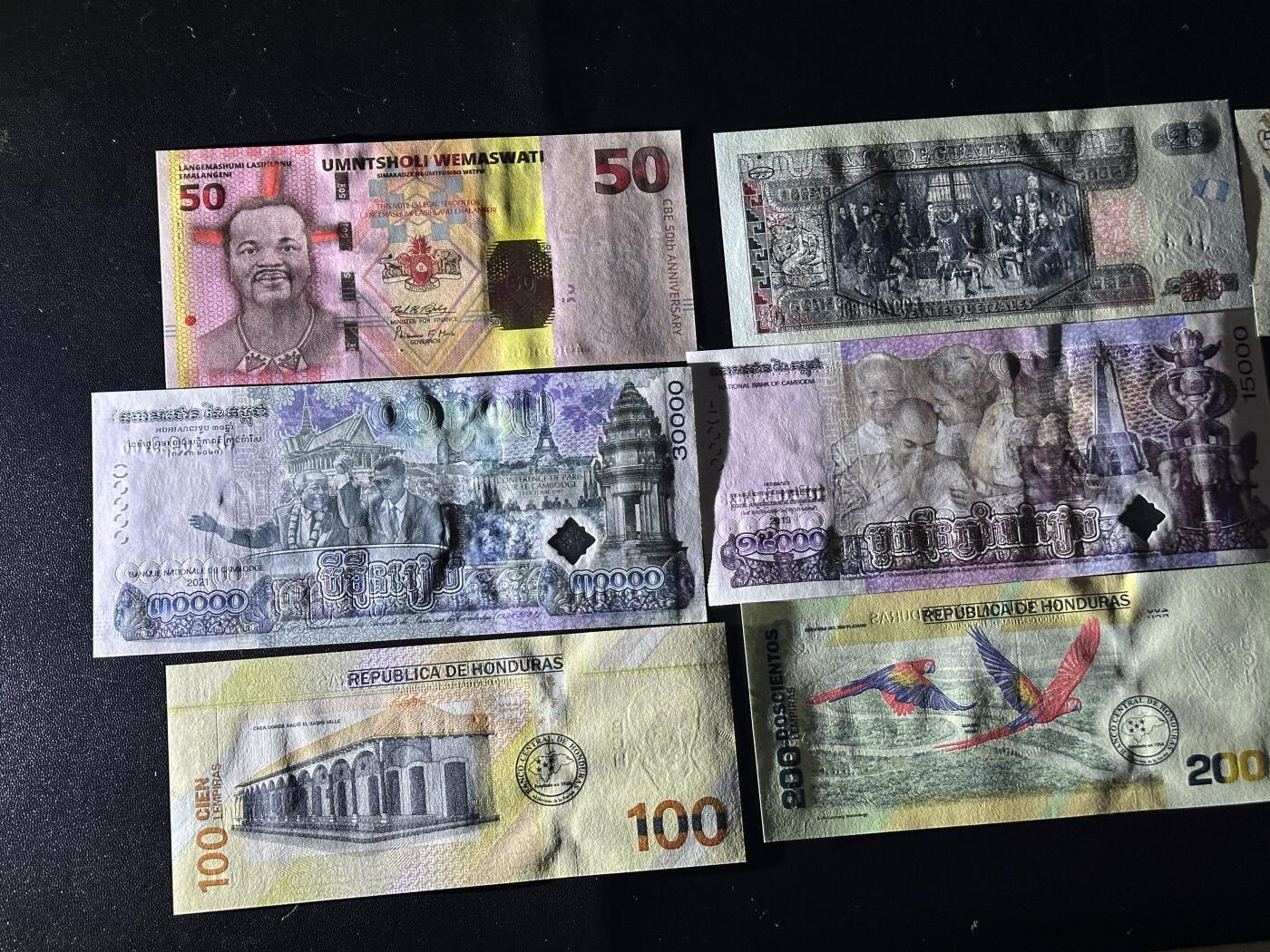 《外钞收藏家》第五百九十三期（精品场）（本平台长期征集拍品、欢迎藏友们联系合作） 斯威斯兰、危地马拉、萨摩亚、柬埔寨、洪都拉斯等九张纪念钞一起 全新UNC