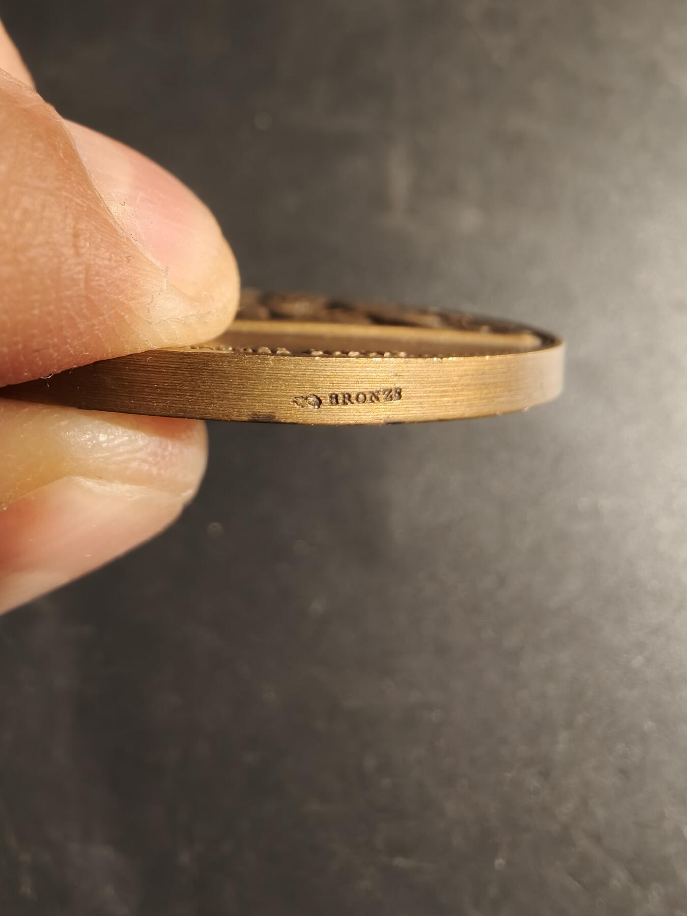 老王徽章第169期 法国1938年蓬托-孔博园艺博览会大铜章     园艺小天使    原盒    大师杜布瓦名作     直径50mm.    重量59.2g 