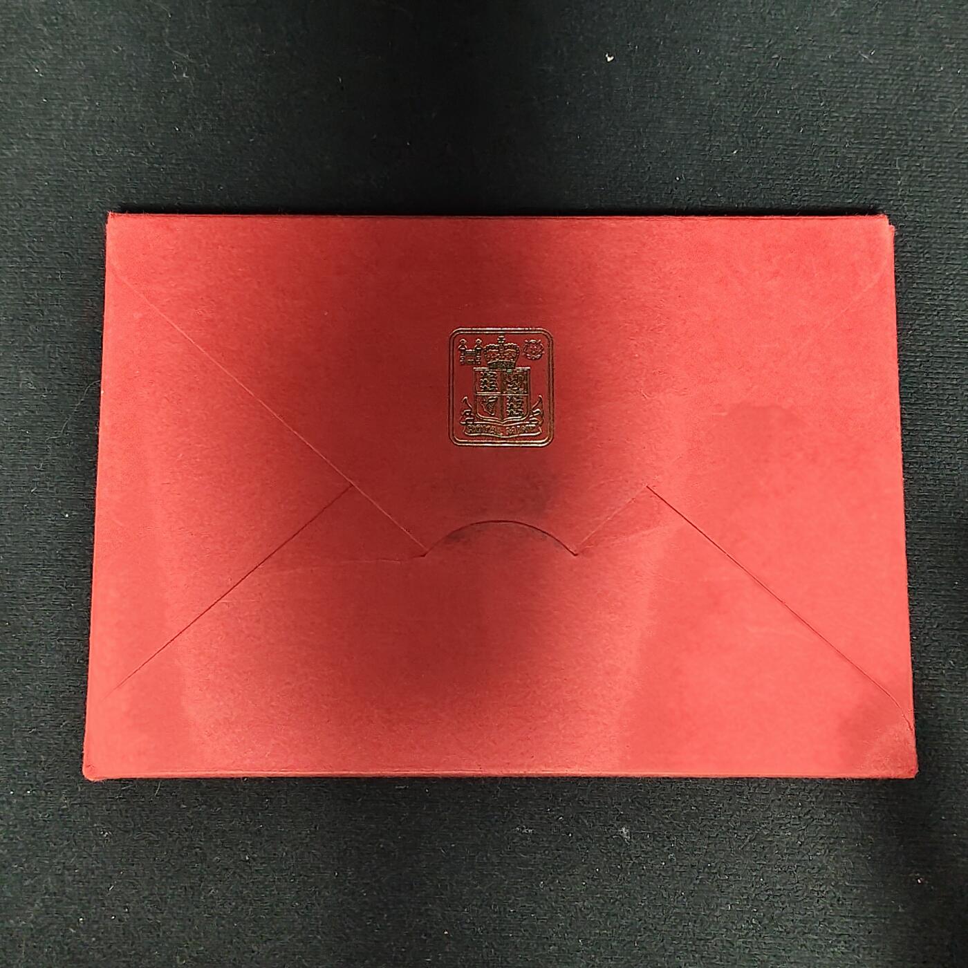 【全场包邮】纯粹捡漏拍485场（免费代拍第22场） 巴布亚新几内亚1981年官方发行皇家厂经典信封装精制套币-盒证全-PS7