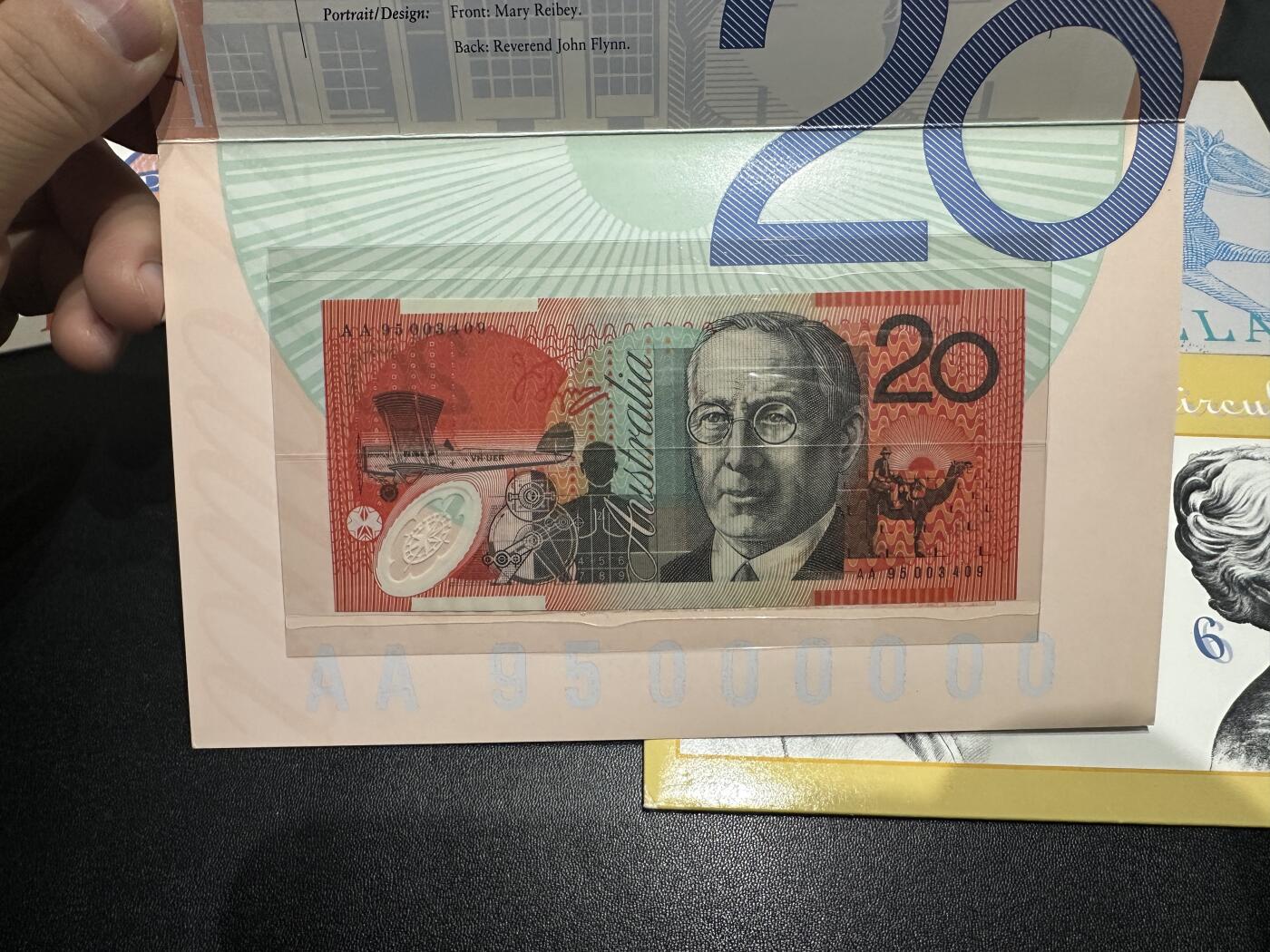 《外钞收藏家》第五百九十三期（精品场）（本平台长期征集拍品、欢迎藏友们联系合作） 1995、96年澳大利亚AA冠 5、10、20、50元 四张一起 带原装册子