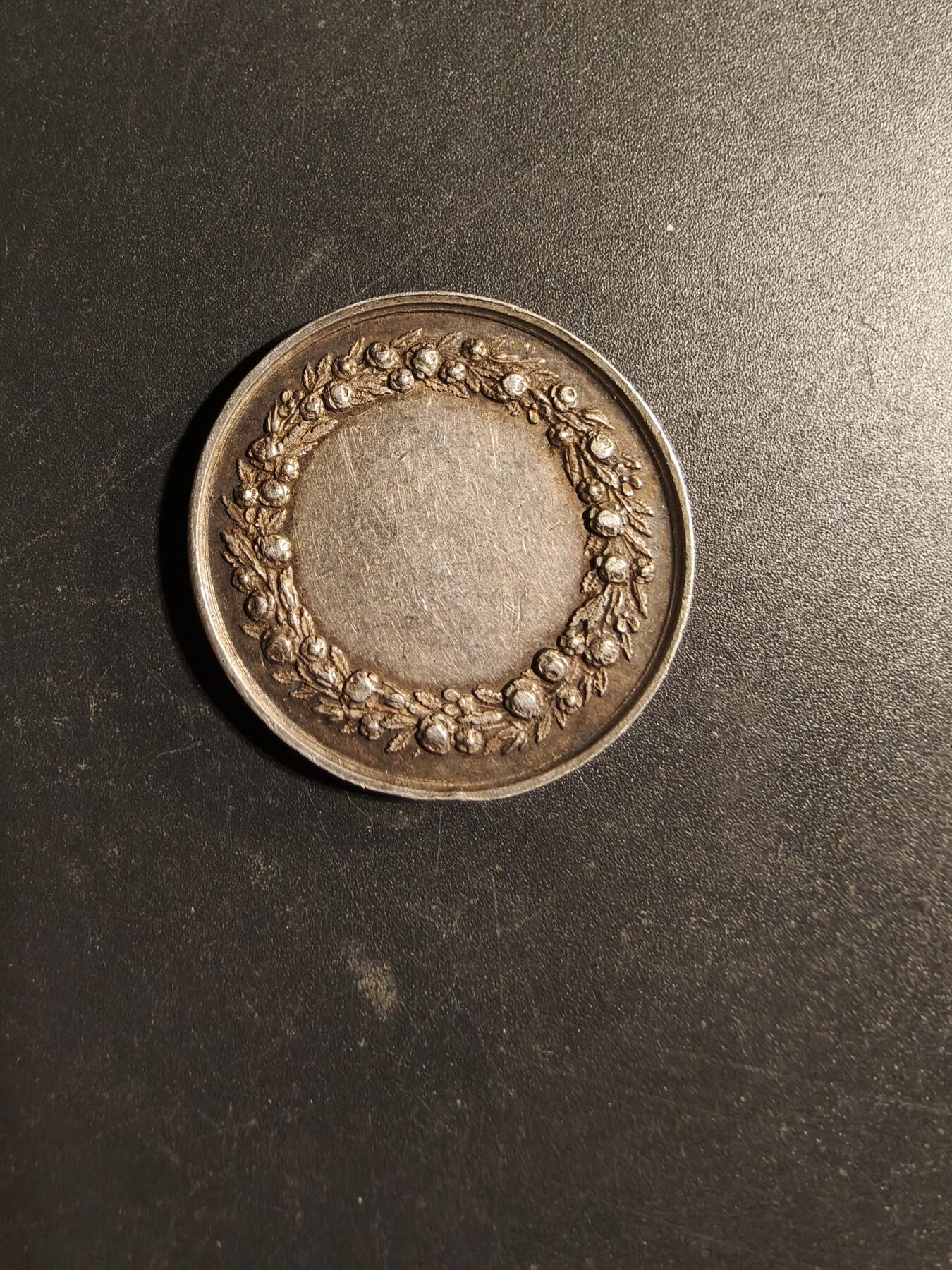 老王徽章第169期 法国银婚章    950银    直径32mm.    重量13.8g