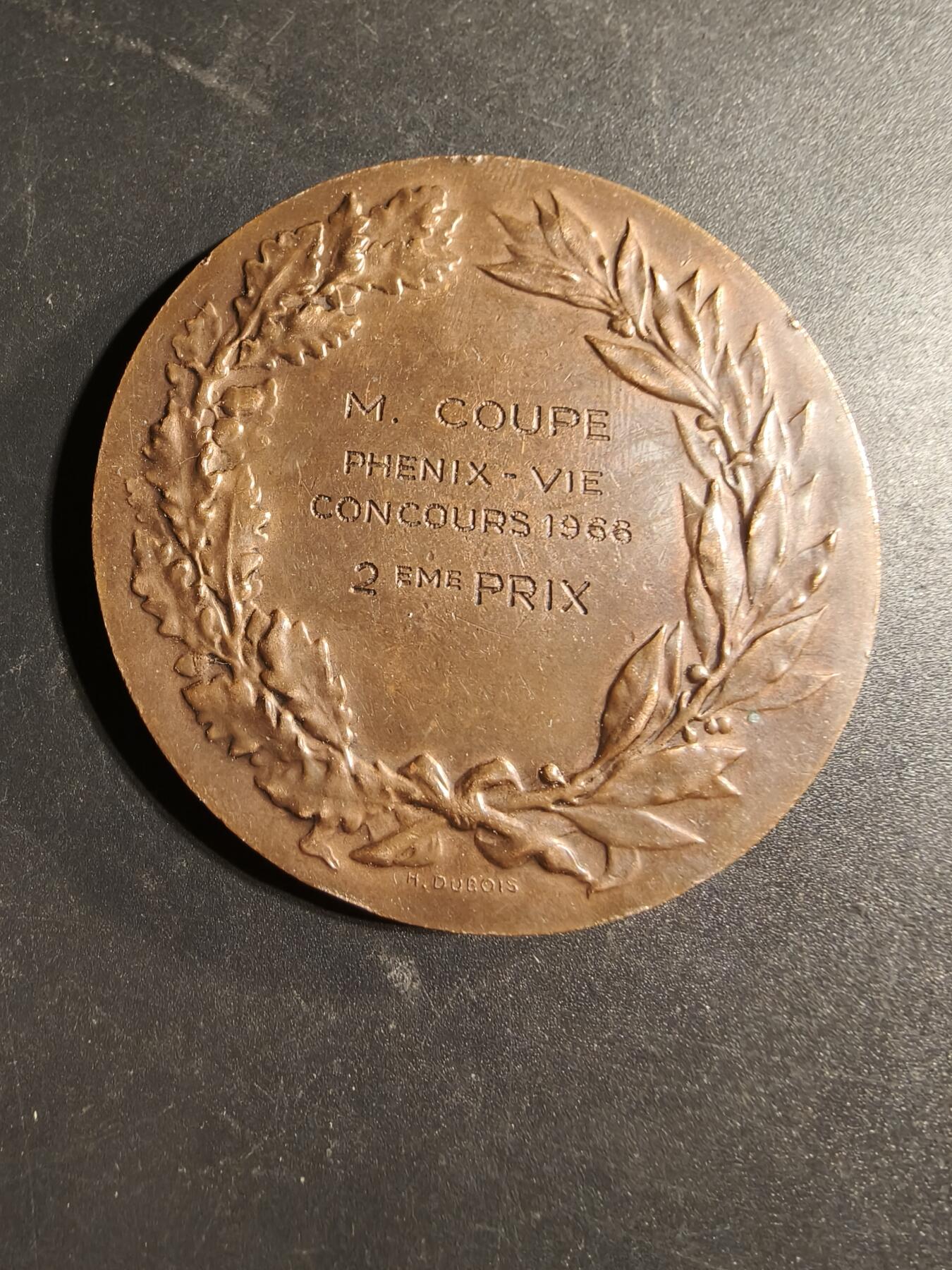 老王徽章第169期 法国1966年PHÉNIX-VIE保险公司竞赛大铜章    坐姿玛丽安娜    直径60mm.    重量90g