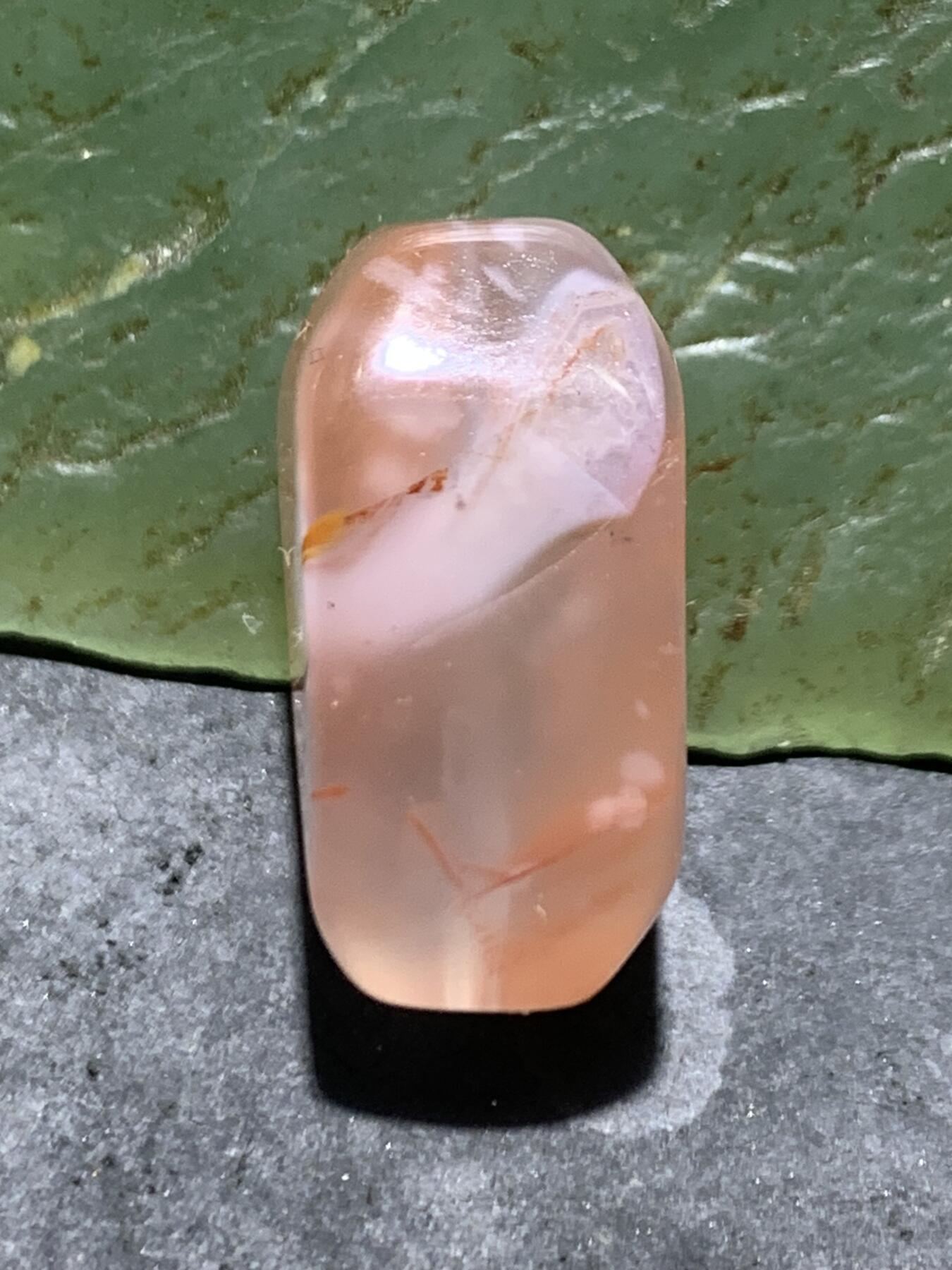 川料南红玛瑙荔枝冻飘红通货随形四棱珠一颗！