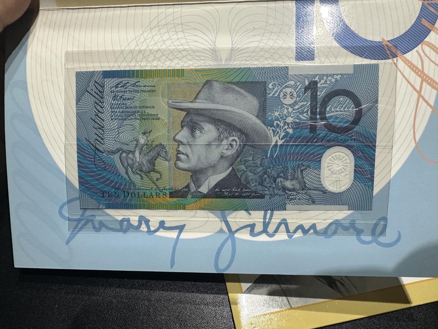 《外钞收藏家》第五百九十三期（精品场）（本平台长期征集拍品、欢迎藏友们联系合作） 1995、96年澳大利亚AA冠 5、10、20、50元 四张一起 带原装册子