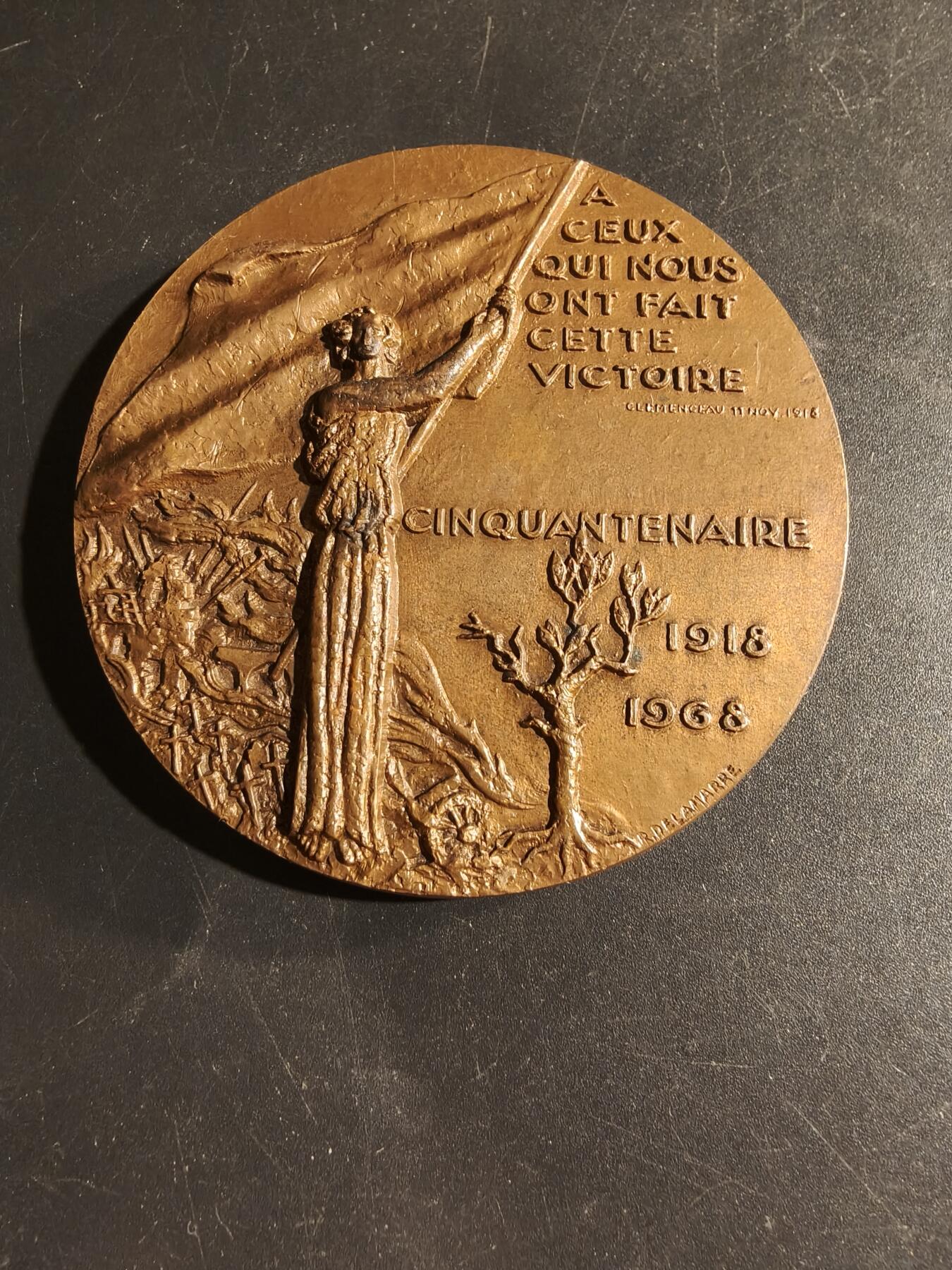 老王徽章第169期 法国一战停战50周年大铜章     直径68mm.    重量170g