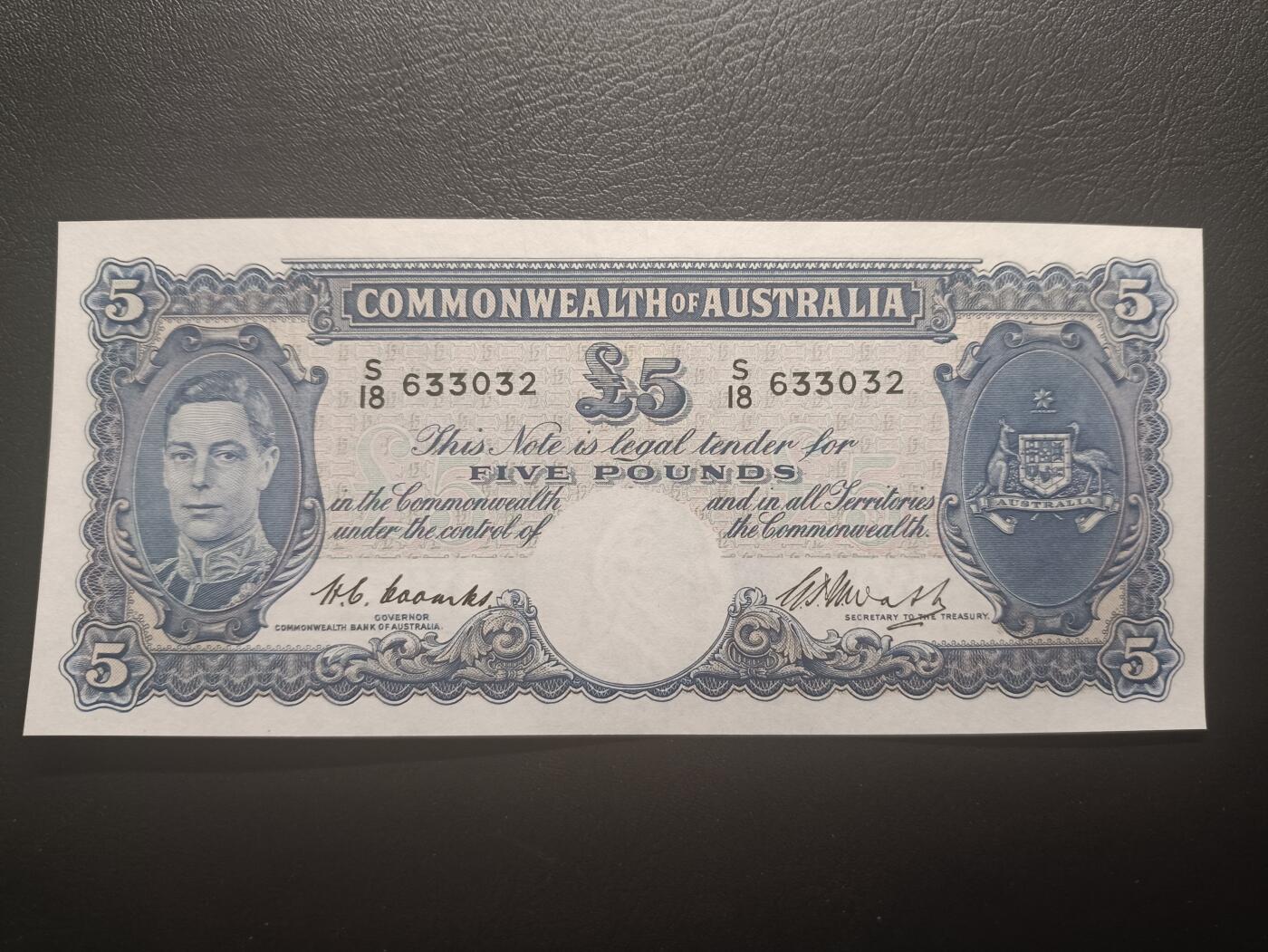 2025十二月第三期，总208期 澳大利亚1949年5镑UNC，稀有的“澳大利亚联邦”抬头品种，乔治六世国王和力工扛大包浮雕
