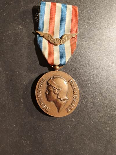老王徽章第169期 - 法国空军部铜级劳工奖章     