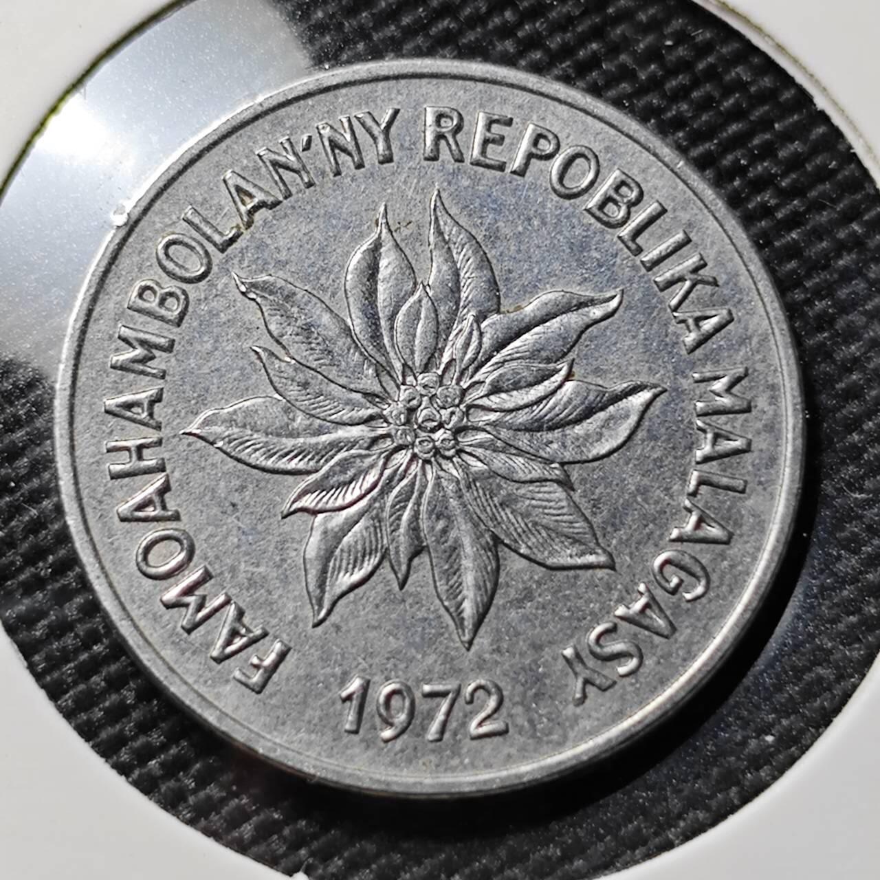 KK钱币收藏小铺 第378期  2月预留时间 周末发货  1972马达加斯加2法郎