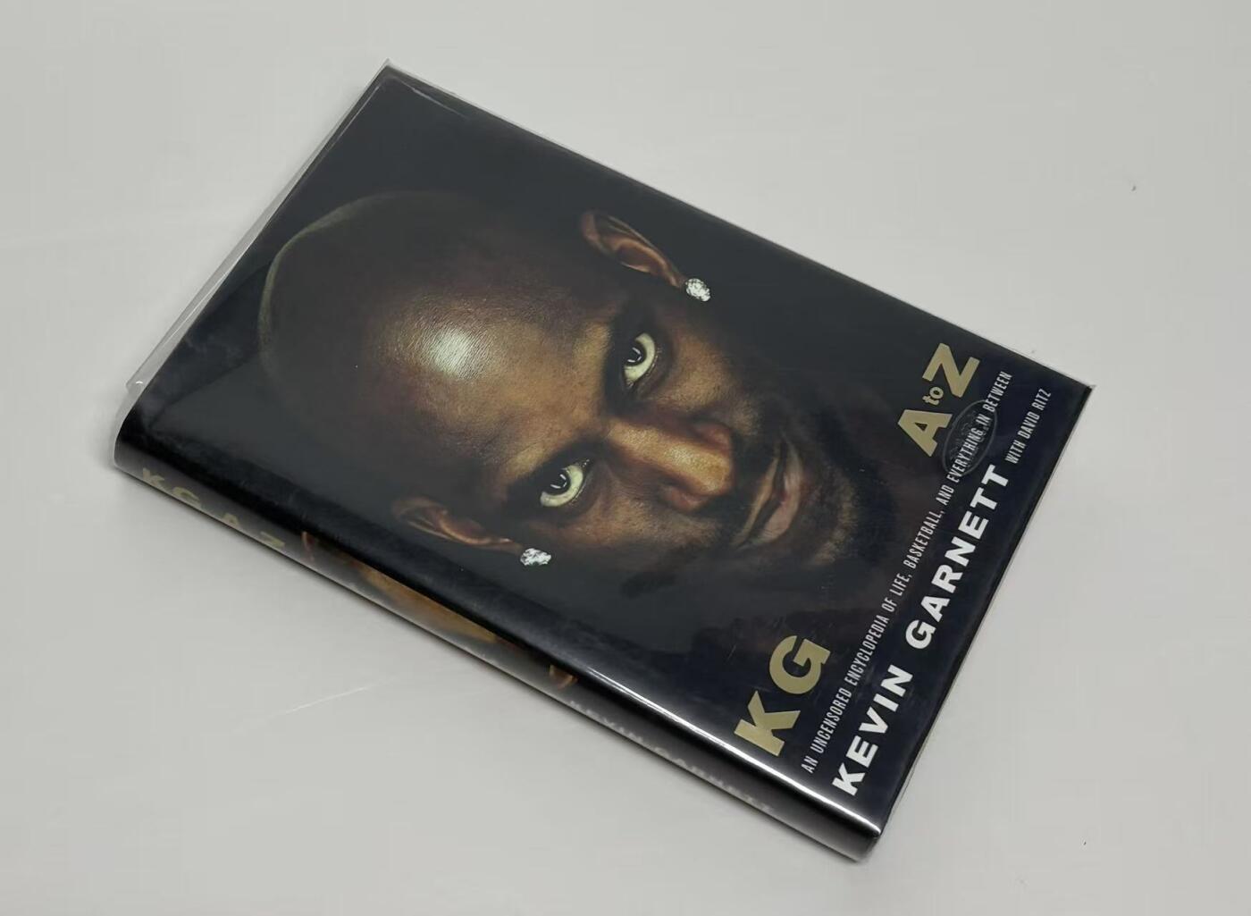 零元拍：“狼王”凯文-加内特亲笔签名原版自传《A to Z》