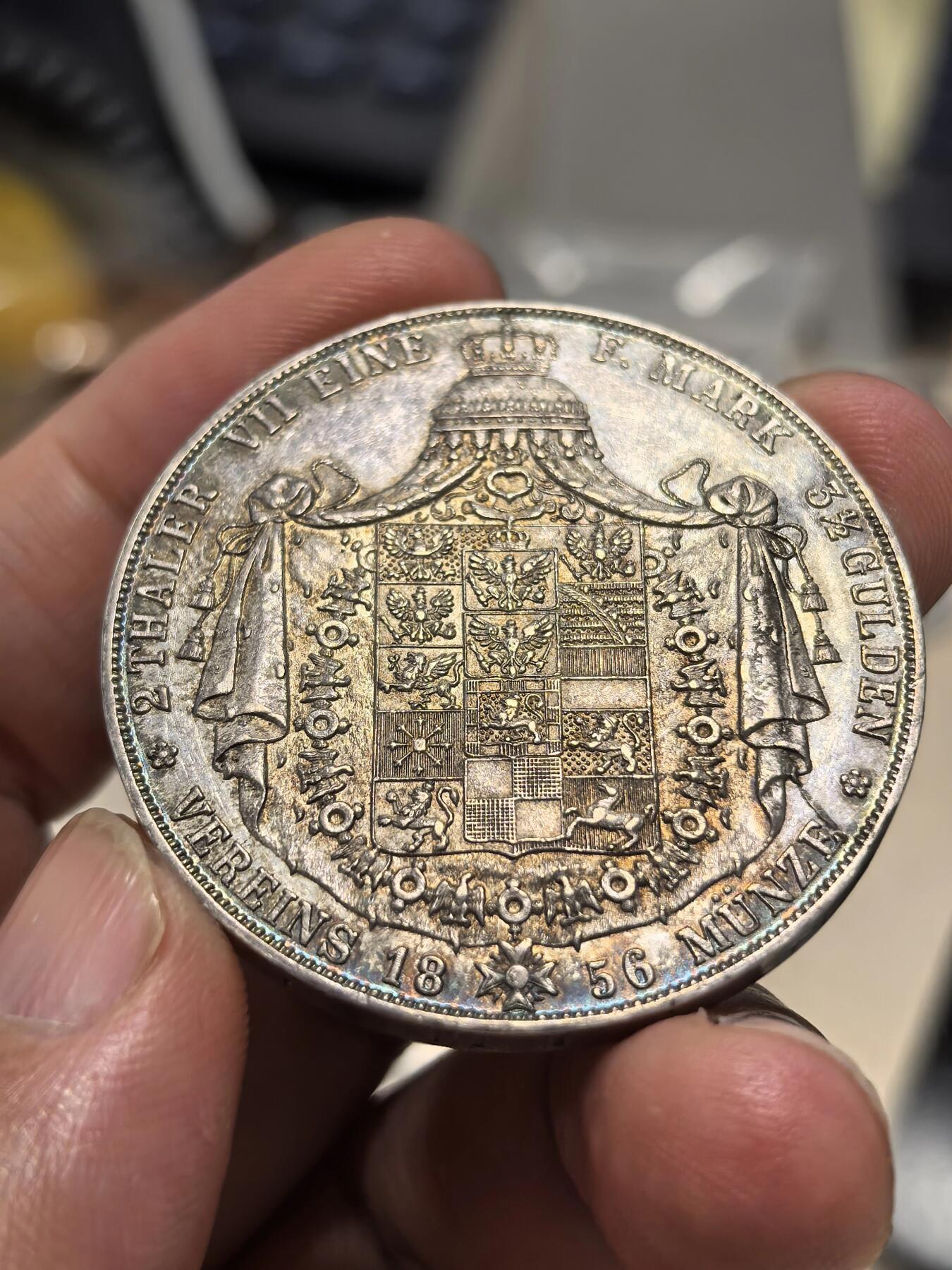 博洋堂世界钱币拍卖第151期（全场包邮） 德国普鲁士1856年威廉四世大窗帘流通2泰勒 经典普鲁士洋葱头2T 外拍Numisbalt拍回 四周的环彩非常好看 底板磨损少 保底UNC品相 有几率出ms