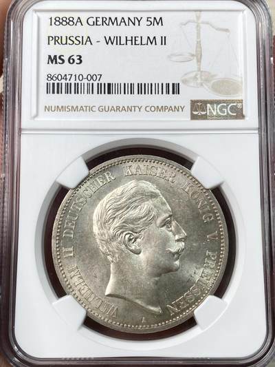 万国钱币拍卖第057期（万国冬季大拍） - NGC MS63 1888年德国三皇之年威廉二世短翅流通5马克 仅单年发行且流通充分的短翅马克名品 也是德意志第二帝国三皇年系列中不可或缺的一枚 超强十字银霜转光 细节锋利异常
