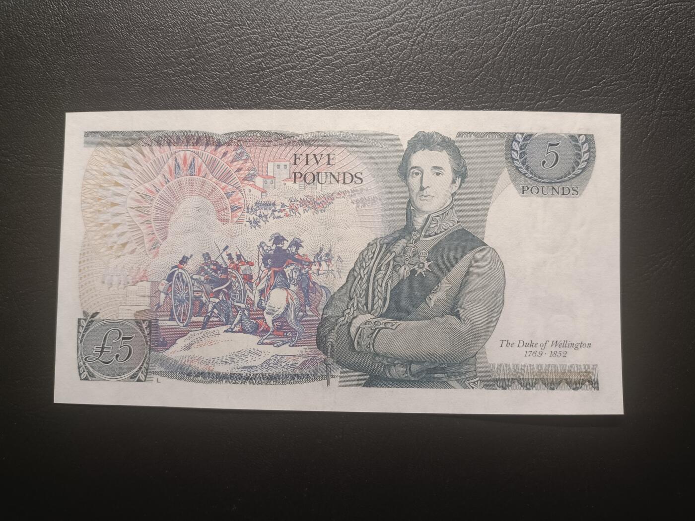 2025十二月第三期，总208期 英格兰D序列5镑AUNC，稀有无签名版本，青年女王和威灵顿公爵