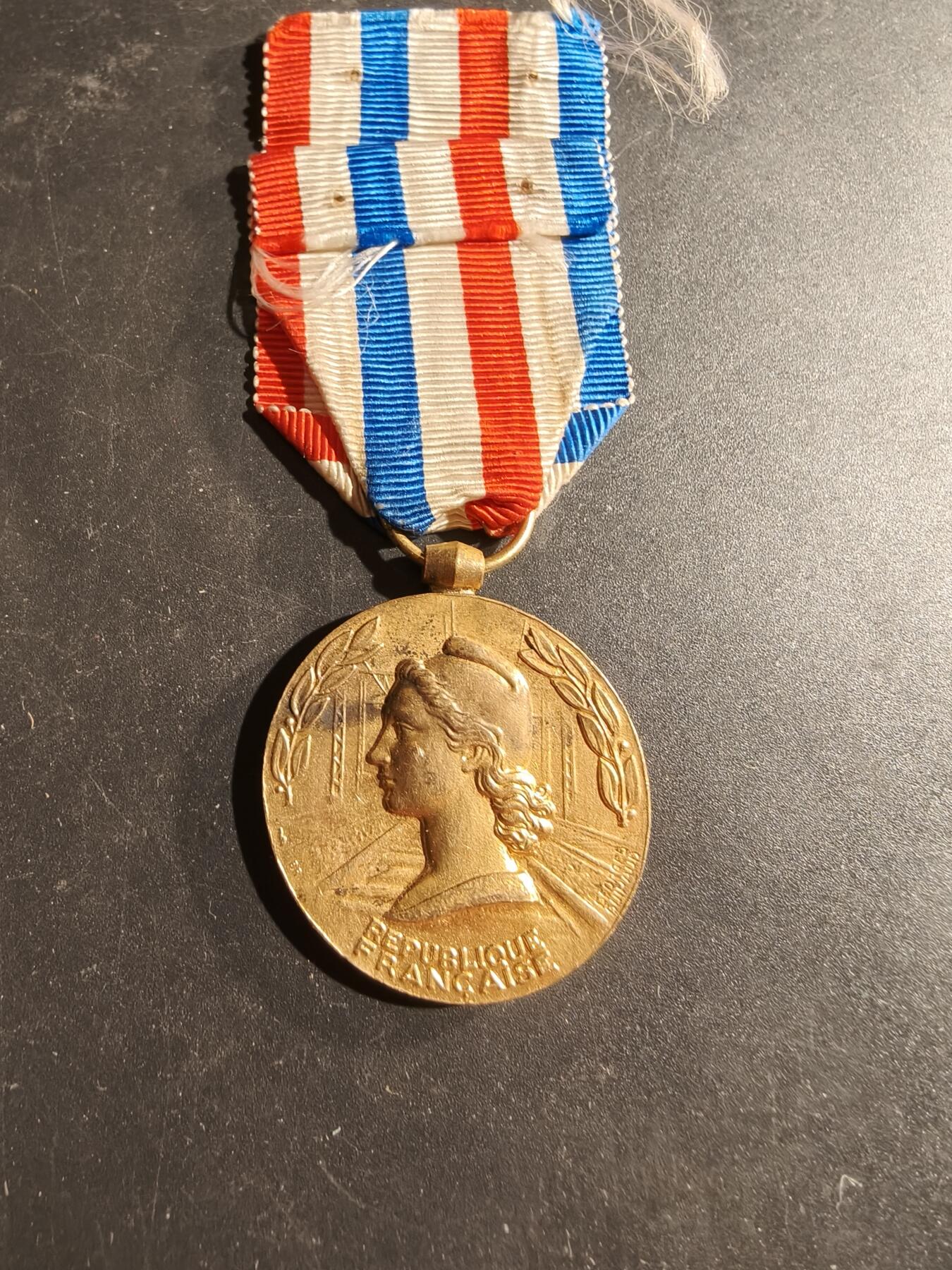 老王徽章第169期 法国金级铁路服务奖章     1955年实发