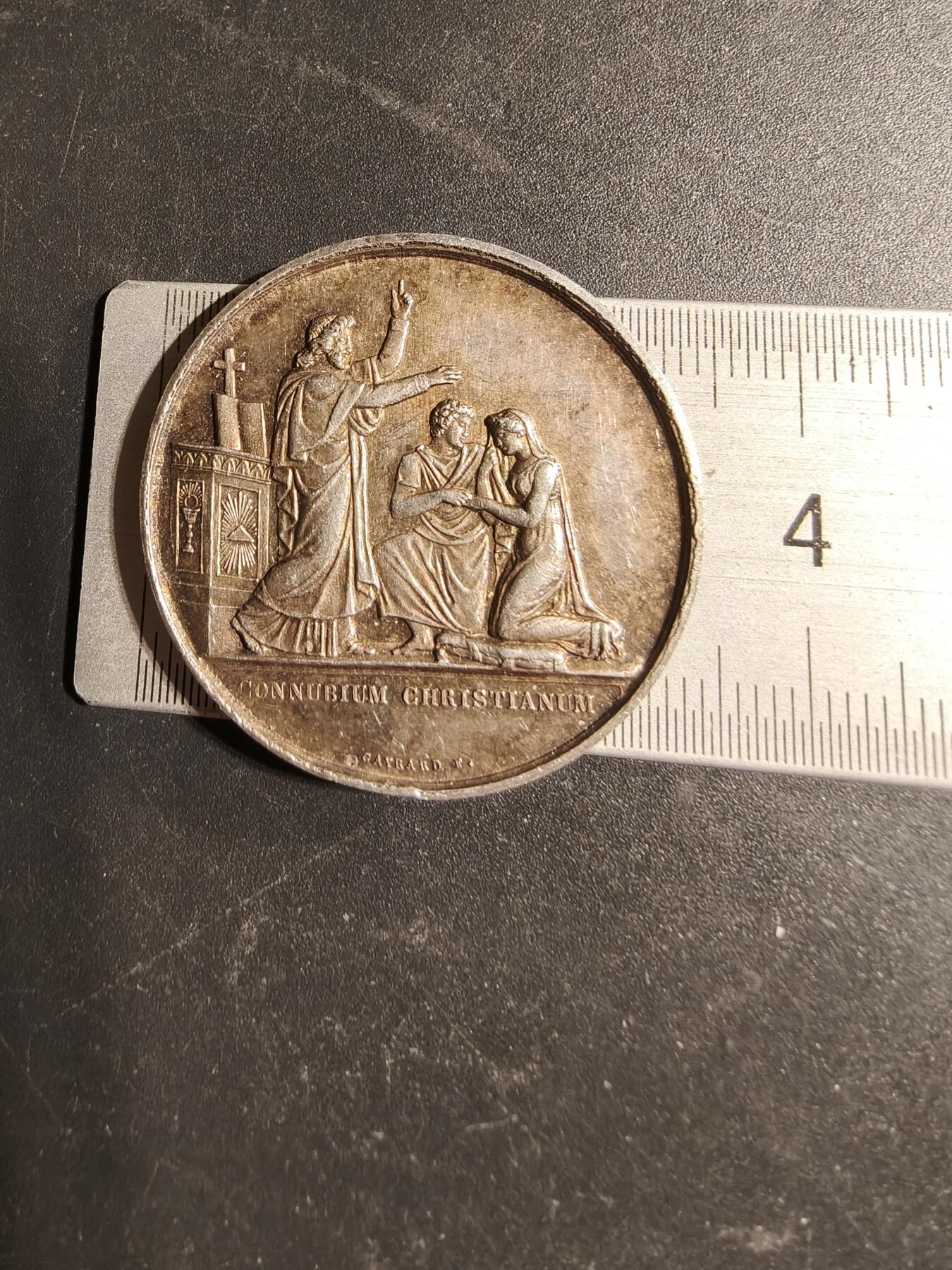 老王徽章第169期 法国银婚章    950银     直径34mm.    重量15.8g