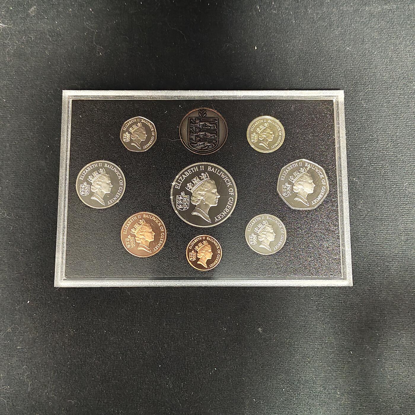 【全场包邮】纯粹捡漏拍485场（免费代拍第22场） 【稀少】根西1987年官方发行英系经典塑盒装精制套币-含2镑诺曼公爵威廉一世逝世900周年精制克朗币-盒证全-量2500-PS12