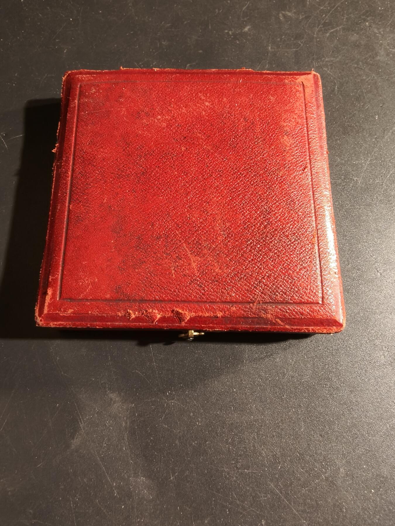 老王徽章第169期 法国1938年蓬托-孔博园艺博览会大铜章     园艺小天使    原盒    大师杜布瓦名作     直径50mm.    重量59.2g 