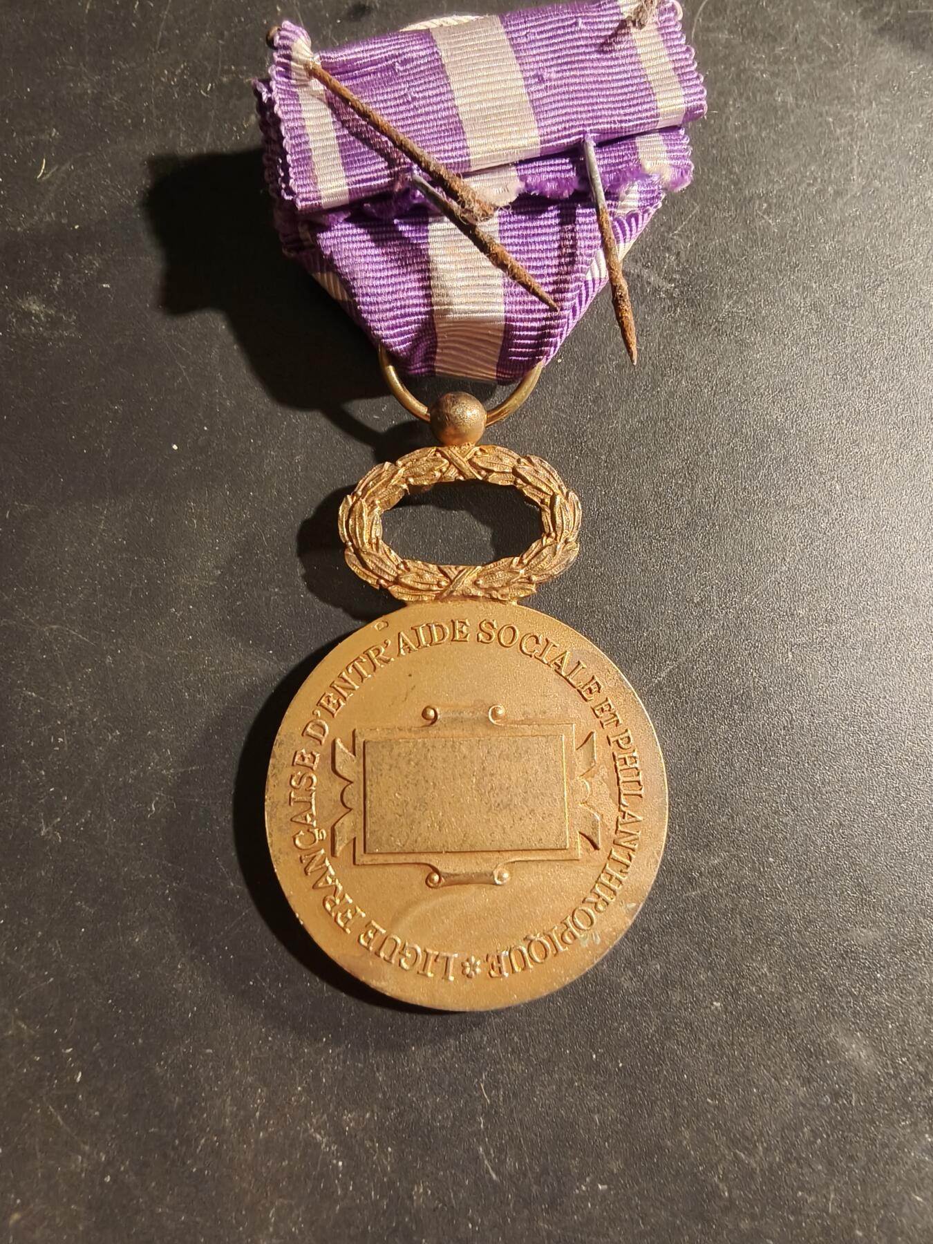 老王徽章第169期 法国金级军官级社会互助与慈善联盟奖章