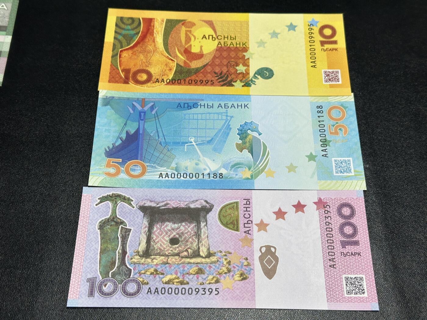 《外钞收藏家》第五百九十三期（精品场）（本平台长期征集拍品、欢迎藏友们联系合作）