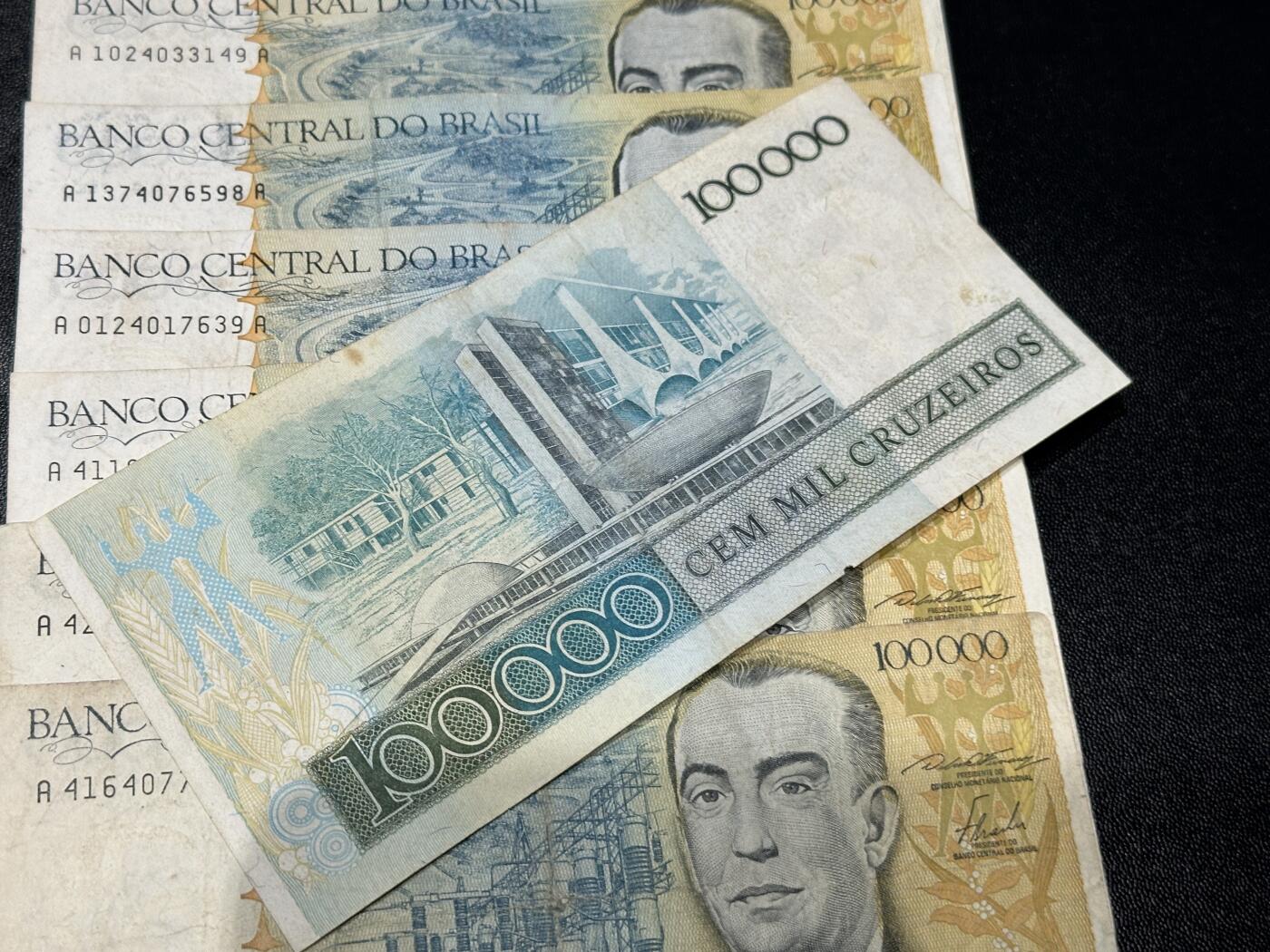 《外钞收藏家》第五百九十三期（精品场）（本平台长期征集拍品、欢迎藏友们联系合作）