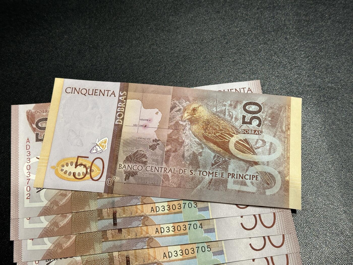 《外钞收藏家》第五百九十三期（精品场）（本平台长期征集拍品、欢迎藏友们联系合作）